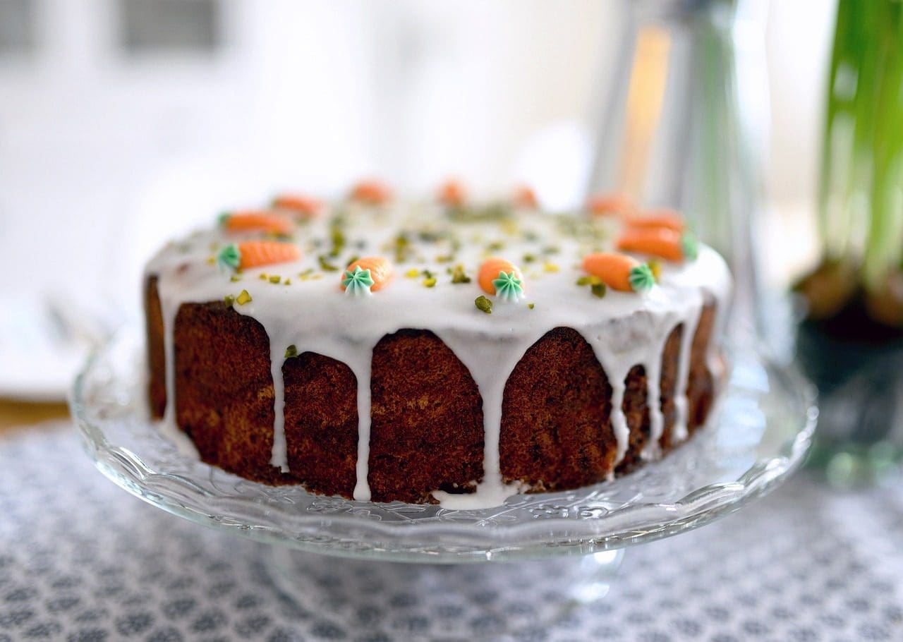 cake-carrot-cake-cake-stand-4890393.jpg